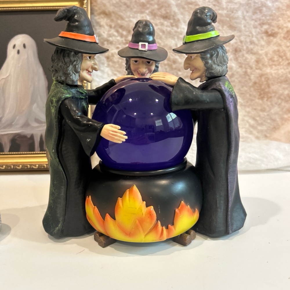 Halloween Witch Trio Cauldron LED PURPLE Light Up Fog